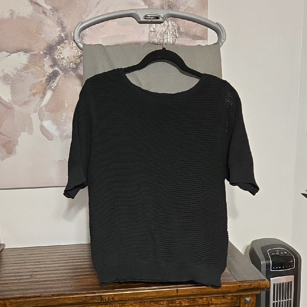 HALARA Black Short-Sleeve Knit Top